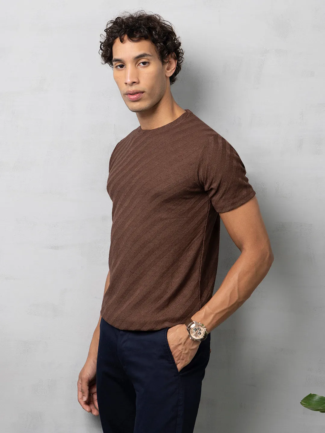 Self-structured chocolate round neck T-Shirt