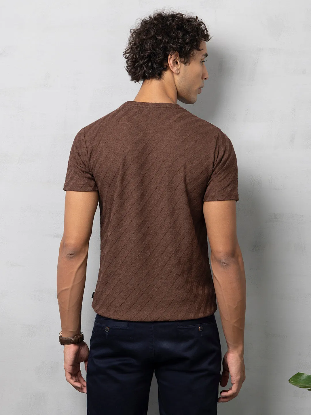 Self-structured chocolate round neck T-Shirt