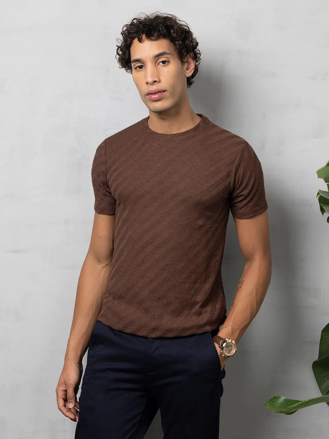 Self-structured chocolate round neck T-Shirt